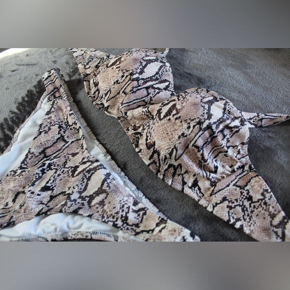 Cute snake print bikini - Picture 3 of 8